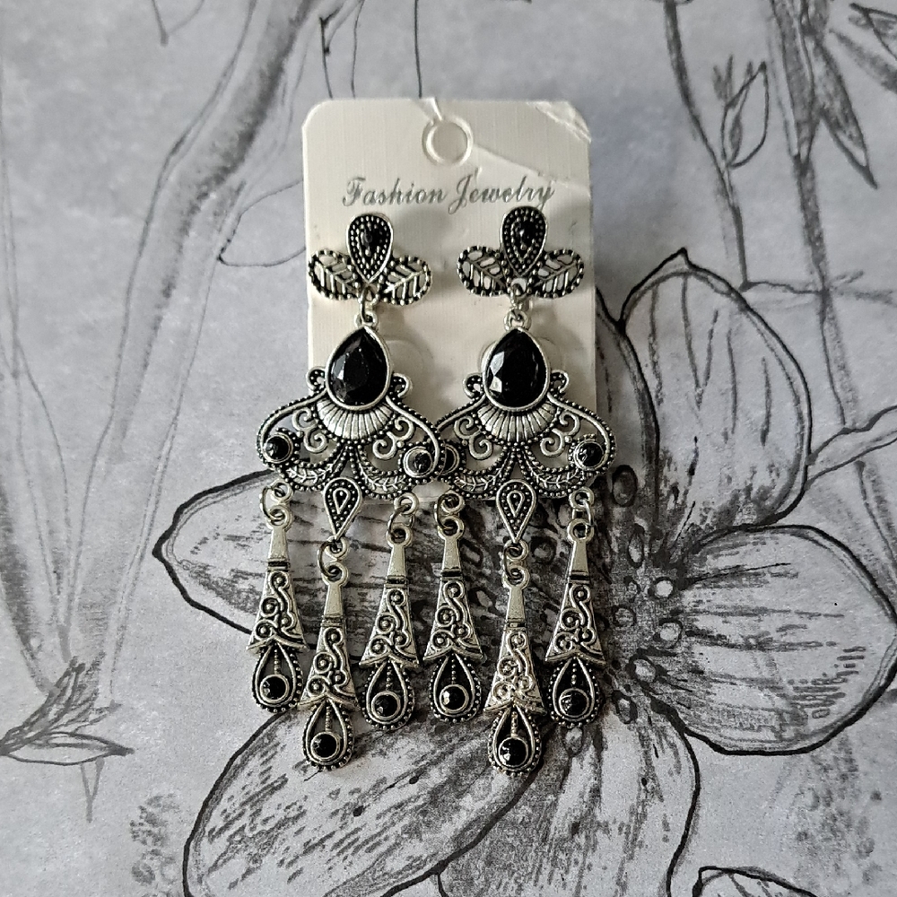 1920's Inspired Elegant Black and Silver Dangle Earrings